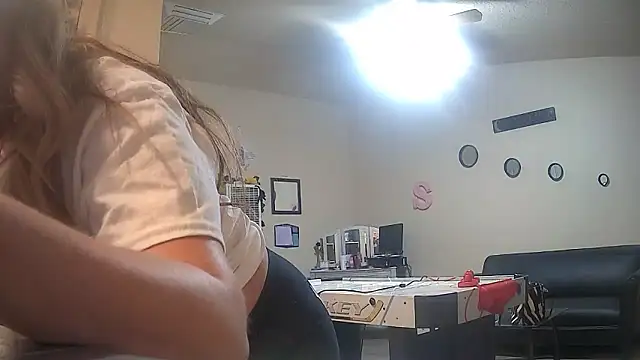 bootiebby online show from April 4, 2026, 7:26 am