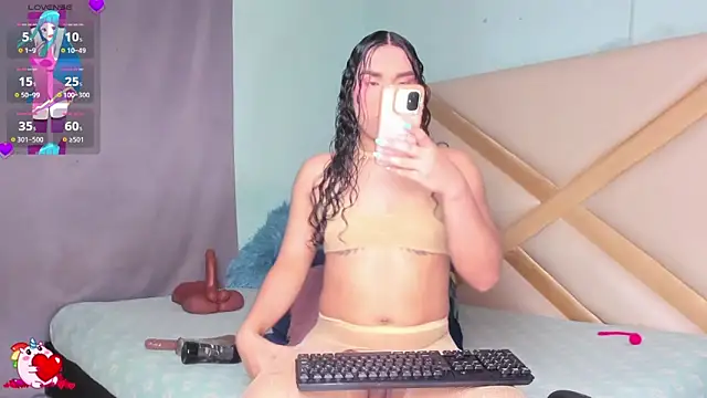 Snapshot of SophieeSweet chatting on December 22, 2025, 8:09 pm SophieeSweet online show from December 22, 2025, 8:09 pm