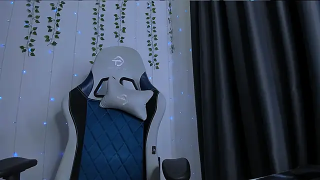 KarlaSim online show from March 4, 2026, 1:19 pm