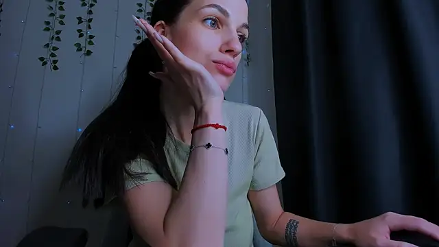 KarlaSim online show from December 3, 2025, 9:47 pm