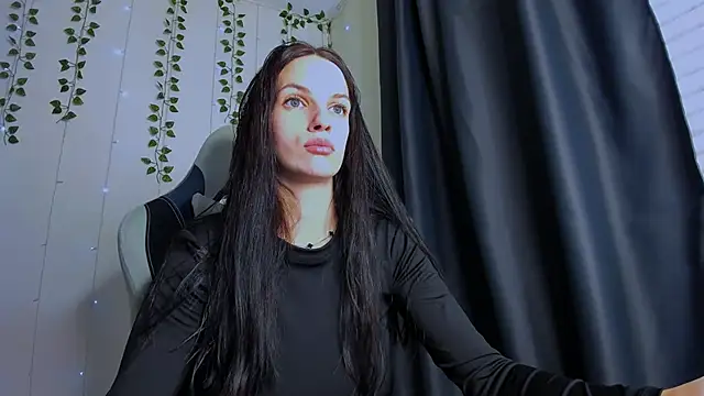 KarlaSim online show from October 21, 2025, 1:43 pm