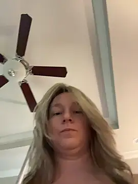 Snapshot of Vivian_MayXxX chatting on April 22, 2026, 10:49 pm Vivian MayXxX online show from April 22, 2026, 10:49 pm