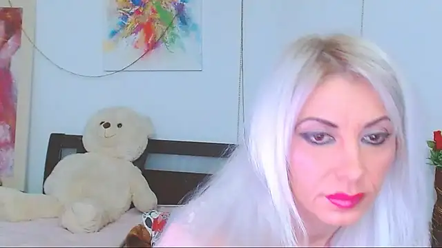 HoneyLara online show from February 9, 2026, 11:14 pm