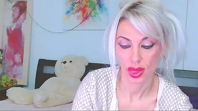 HoneyLara online show from January 9, 2026, 9:44 pm