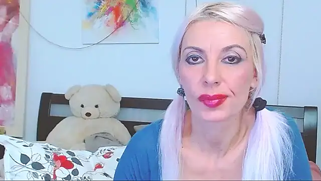 HoneyLara online show from October 6, 2025, 8:42 pm