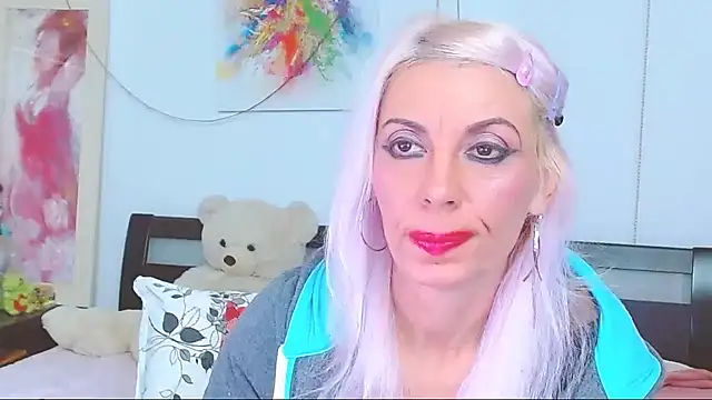 HoneyLara online show from October 4, 2025, 8:43 pm