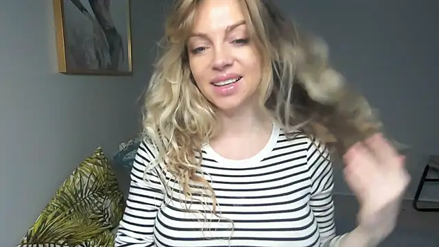 Snapshot of BelieveinEmliy chatting on February 12, 2025, 3:49 pm BelieveinEmliy online show from February 12, 2025, 3:49 pm