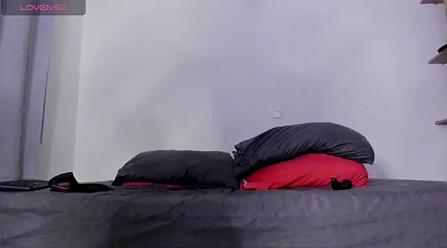 Snapshot of Cloudy_pigDude chatting on March 6, 2025, 4:52 am Cloudy pigDude online show from March 6, 2025, 4:52 am