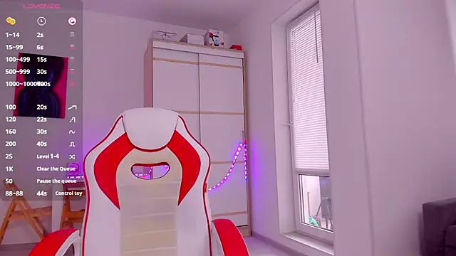 Snapshot of HotCarolineXO chatting on February 27, 2025, 12:56 pm HotCarolineXO online show from February 27, 2025, 12:56 pm