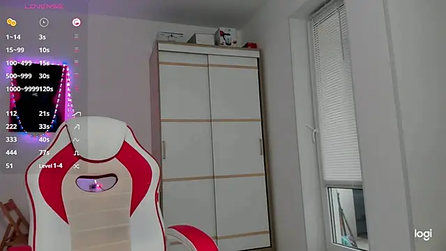 Snapshot of HotCarolineXO chatting on October 29, 2025, 12:37 pm HotCarolineXO online show from October 29, 2025, 12:37 pm