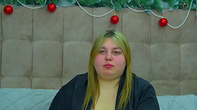 Snapshot of LillianKim chatting on December 18, 2025, 6:45 pm LillianKim online show from December 18, 2025, 6:45 pm