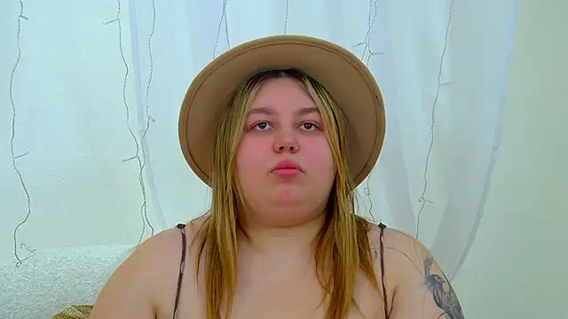 LillianKim online show from February 18, 2026, 6:48 pm