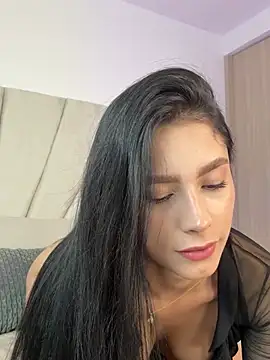 Snapshot of Lauraxx69 chatting on May 6, 2026, 11:03 am Lauraxx69 online show from May 6, 2026, 11:03 am