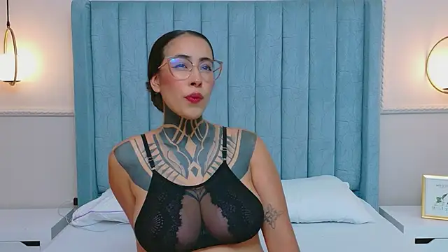Snapshot of NicoleBlum chatting on May 14, 2026, 7:33 pm NicoleBlum online show from May 14, 2026, 7:33 pm