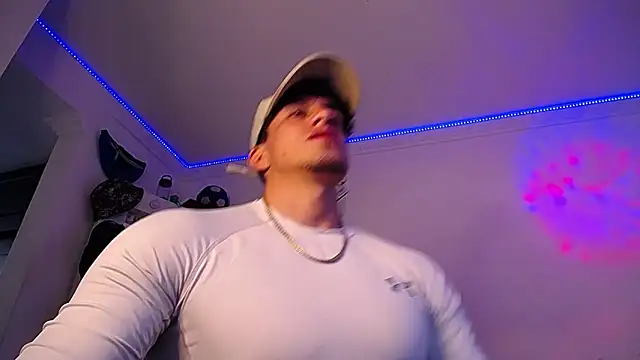 strongboy  online show from November 25, 2025, 7:03 pm