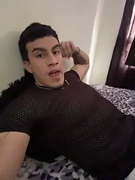 Snapshot of strongboy_ chatting on April 11, 2026, 7:50 pm strongboy online show from April 11, 2026, 7:50 pm