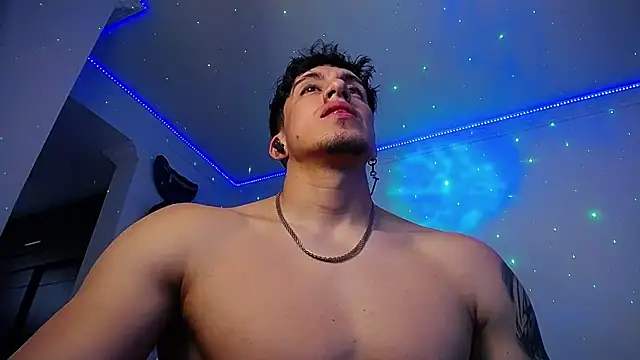 strongboy  online show from November 4, 2025, 7:17 pm