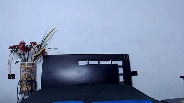 AikoTailor online show from April 15, 2026, 7:58 pm