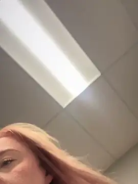 Snapshot of cinnatitties chatting on September 24, 2025, 7:20 pm cinnatitties online show from September 24, 2025, 7:20 pm