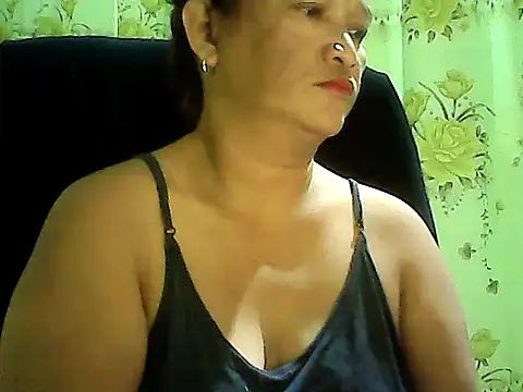 Snapshot of hott_scarlett chatting on February 3, 2026, 1:05 pm hott scarlett online show from February 3, 2026, 1:05 pm