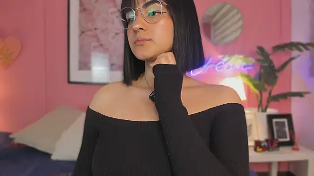 Snapshot of SoySaraa chatting on November 5, 2025, 6:05 am SoySaraa online show from November 5, 2025, 6:05 am