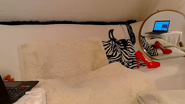 Michaela333 online show from April 18, 2026, 3:25 pm