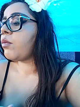 Snapshot of AriaRussell chatting on October 31, 2025, 2:02 pm AriaRussell online show from October 31, 2025, 2:02 pm