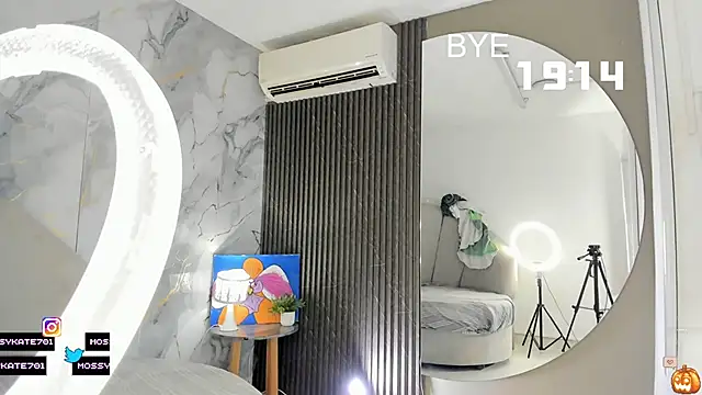 Katemoss70 online show from October 19, 2025, 12:30 pm