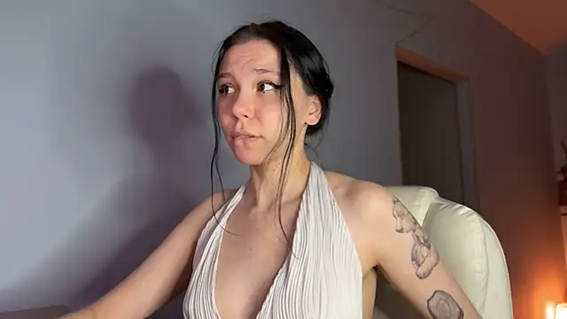 pinkdolly18 online show from June 2, 2026, 8:53 pm