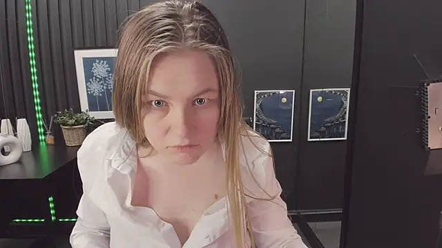 JadeSoft online show from March 18, 2025, 10:04 pm