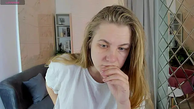 JadeSoft online show from October 10, 2025, 8:31 pm