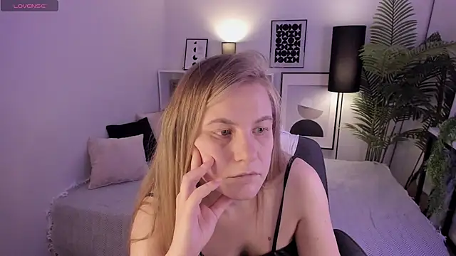 JadeSoft online show from March 8, 2025, 11:49 pm