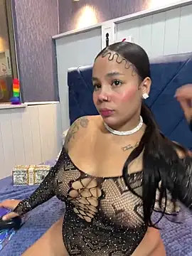 Snapshot of EmilyQueen3x chatting on February 22, 2025, 5:13 pm EmilyQueen3x online show from February 22, 2025, 5:13 pm