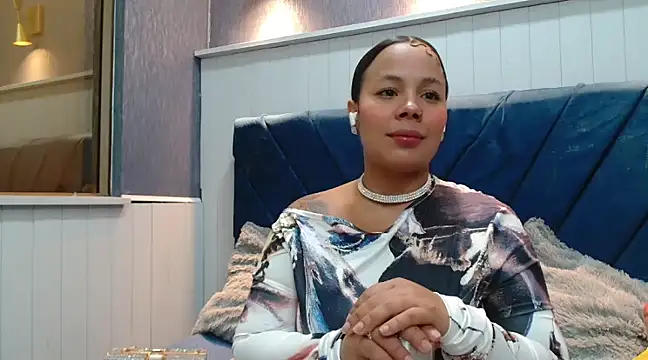 Snapshot of EmilyQueen3x chatting on February 22, 2025, 1:46 pm EmilyQueen3x online show from February 22, 2025, 1:46 pm