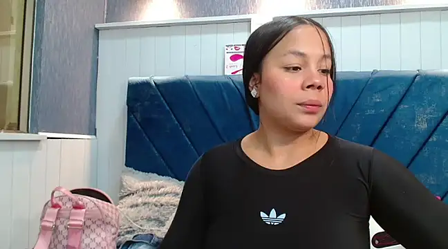 Snapshot of EmilyQueen3x chatting on February 23, 2025, 4:13 pm EmilyQueen3x online show from February 23, 2025, 4:13 pm