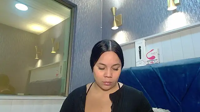 Snapshot of EmilyQueen3x chatting on December 3, 2025, 2:38 pm EmilyQueen3x online show from December 3, 2025, 2:38 pm