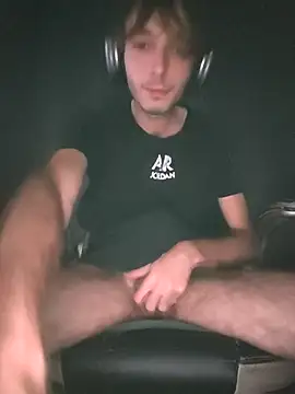 WhiteMambaSelfSuck online show from September 28, 2025, 9:55 pm