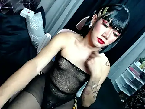 Snapshot of blowzy_sexy chatting on June 12, 2026, 10:46 am blowzy sexy online show from June 12, 2026, 10:46 am