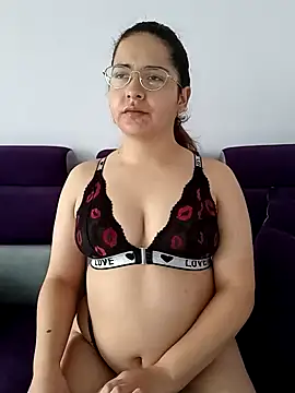 MiaLaurenzz online show from October 17, 2025, 4:20 pm