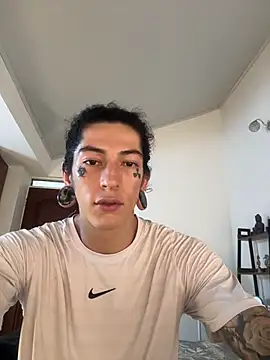 tommylongxx online show from November 13, 2025, 5:28 pm