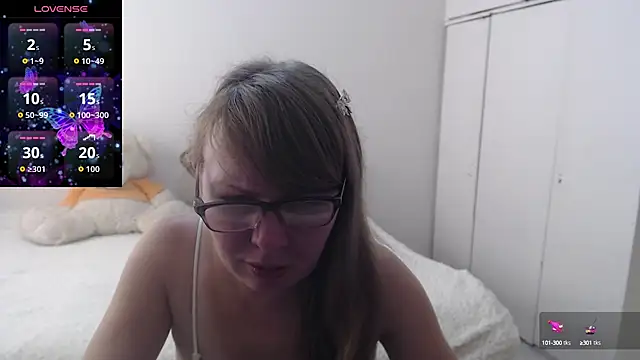 Snapshot of MargotLot chatting on October 4, 2025, 4:14 am MargotLot online show from October 4, 2025, 4:14 am