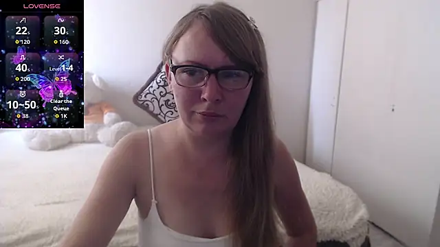 Snapshot of MargotLot chatting on October 27, 2025, 4:13 am MargotLot online show from October 27, 2025, 4:13 am