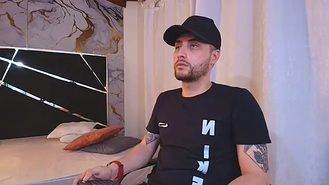 Snapshot of Pleasure_Vibes23 chatting on October 21, 2025, 9:47 pm Pleasure Vibes23 online show from October 21, 2025, 9:47 pm