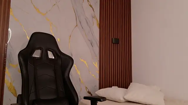 EmilyBoonny1 online show from February 7, 2026, 7:44 pm