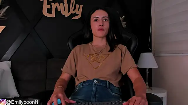 Snapshot of EmilyBoonny1 chatting on March 11, 2025, 7:36 pm EmilyBoonny1 online show from March 11, 2025, 7:36 pm