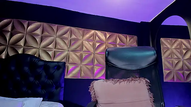 Laurenhillcute14 online show from April 15, 2026, 7:58 pm