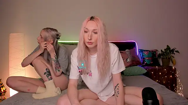 AlexRoseLiRed online show from February 5, 2025, 7:42 pm