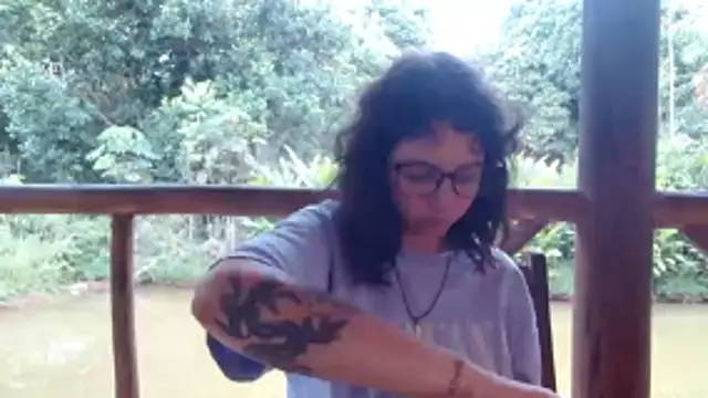 Snapshot of myamillor chatting on November 10, 2025, 2:33 pm myamillor online show from November 10, 2025, 2:33 pm