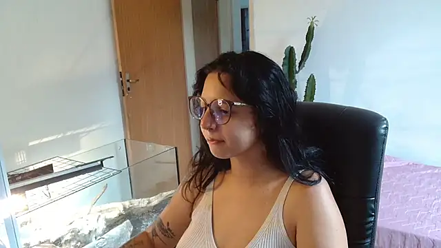 Snapshot of myamillor chatting on February 7, 2025, 8:31 pm myamillor online show from February 7, 2025, 8:31 pm
