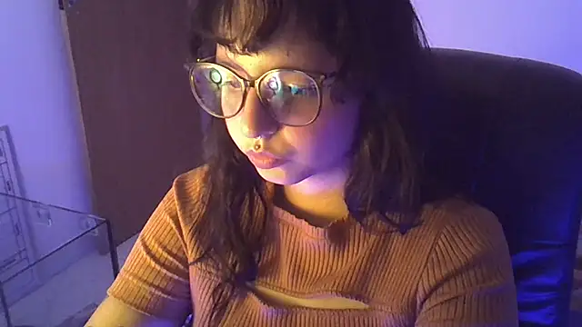 Snapshot of myamillor chatting on December 7, 2024, 10:45 pm myamillor online show from December 7, 2024, 10:45 pm